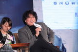 组图：《雪国列车》导演奉俊昊来华宣传