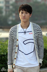 组图：《等待绽放》主演定妆照