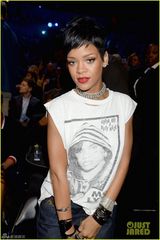 组图：MTV颁奖礼Gaga快速变装 水果姐变拉拉队