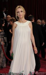 组图：蕾杜嘉亮相红毯身形消瘦眼眶凹陷