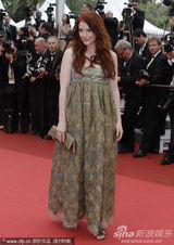 组图：《无法安宁》首映礼 布莱丝高腰蓬蓬裙抢镜