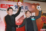 组图：张国强热爱足球 望与家人组队