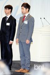 组图：韩星玄彬17年存款35亿韩元 荣获总统表彰