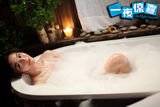 《一夜惊喜》曝范冰冰浴照 湿身诱惑撩人