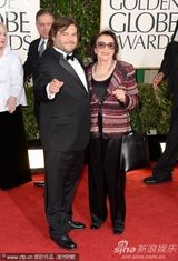 组图：金球奖红毯男星潇洒比帅 简单展魅力