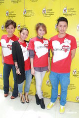 组图：郑融力挺旧爱刘浩龙 称希望大家体谅