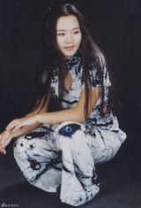 组图：龚琳娜早年清纯照长发及腰 与彭丽媛合影