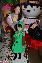 组图：钟嘉欣新歌说情事 获绯闻男友伍允龙支持