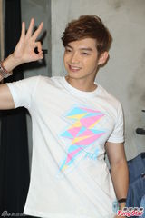 组图：辰亦儒返台会粉丝 期待重回歌手身份