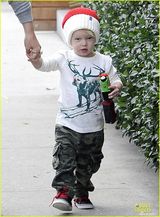 策划：2013明星圣诞装大PK 性感甜美你爱WHO