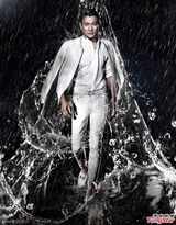 刘德华湿身拍个唱海报 被泼四小时水花四溅(图)