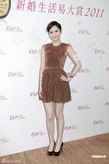 组图：莫文蔚回港补办婚礼邀梁咏琪 圣诞回欧洲