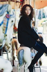 组图：韩星朴秀珍拍服饰写真 展现成熟干练美