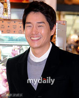 组图：韩国演员刘志泰出席首尔慈善公益活动