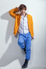 组图：邓伦韩范写真 花样美男掀青春时尚潮流