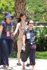 组图：2011港姐泳装示人 众佳丽丰胸美臀抢镜