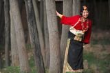 幻灯：戴江赴西藏体验生活 藏族贵妇造型华丽动人