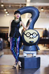 组图：吴莫愁炫彩大片登杂志 手臂纹身抢镜