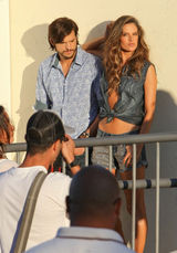 组图：性感超模安布罗休搭档库彻拍广告