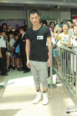 组图：林峰宣传《回到三国》杨怡赞马国明演得好