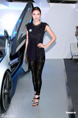 高清组图：乐基儿喜欢驾车之乐 不与黎明一起做运动 