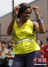 高清图：美国第一夫人中学秀舞技 宣传控制儿童肥胖