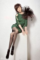 组图：龚洁短发写真 清爽帅气形象颠覆