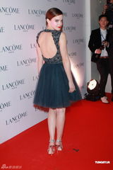 组图：艾玛-沃特森性感现身香港