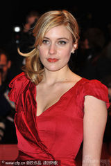 幻灯：本-斯蒂勒《格林伯格》首映 红裙女主角亮丽