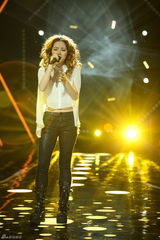 组图：《歌手2》韩磊玩饶舌韦唯嗲嗲音