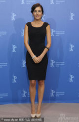 幻灯图：《发明之父》记者会 三女星知性装简洁利落