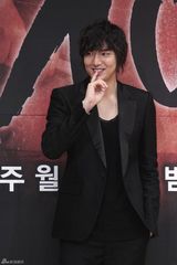 高清组图：李敏镐金喜善等出席《信义》发布会