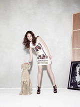 组图：李妍熙时尚大片悠然甜美不失干练