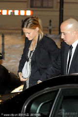 幻灯图集：莱昂纳多和名模女友情人节柏林密会