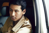 组图：钱泳辰汽车主题写真流露男人真性情