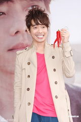 组图：张栋樑睽违两年再发片 郭采洁贴心站台