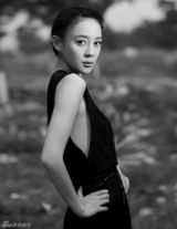 组图：袁姗姗曝光黑白写真冷艳魅惑