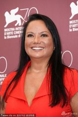 组图：威尼斯重启未来发布会 导演园子温亮相