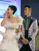 组图：王志飞张定涵大婚 新人跳探戈深情拥吻