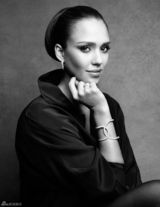 高清组图：杰西卡-阿尔芭饰品写真 辣妈干练风