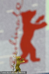 幻灯图：电影《杀手在我心》记者会 导演编剧亮相