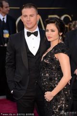 组图：奥斯卡红毯-钱宁-塔图姆热吻怀孕娇妻