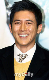 组图：高修姜东元出席新片《超能力者》媒体首映