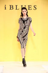 组图：准新娘诸葛梓岐性感走秀 婚事全权交由男方