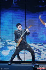 组图：林俊杰小巨蛋开唱 萧敬腾林志颖等助阵