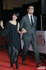 组图：榜中榜小贝贴面女主播 EXO-M西装俊朗