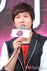 组图：池贤宇刘仁娜亮相《仁显王后的男人》发布会