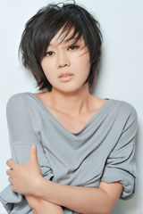 组图：闫妮早春写真尽展千面风采