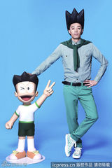 组图：余文乐薛凯琪真人版cosplay《多啦A梦》