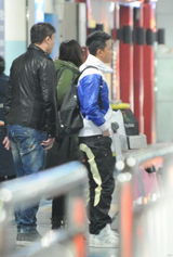 高清组图：韩庚低调秘密回京 机场“放空”